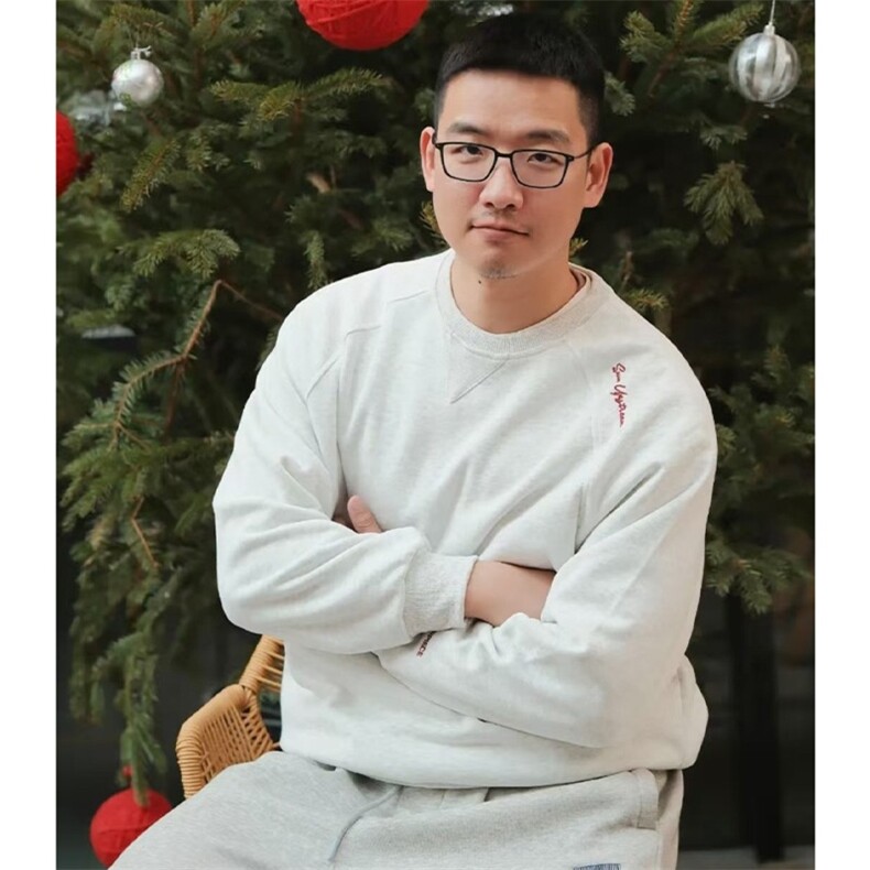美式秋季新款潮流潮牌宽松百搭男女美式简约纯色刺绣长袖设计T恤图片