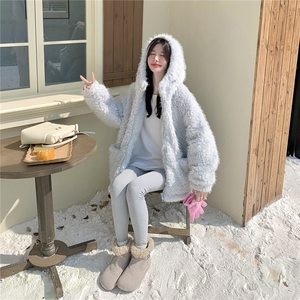 浅蓝色软糯皮毛一体羊羔毛外套女秋冬2025新款温柔甜美巨好看棉服图片