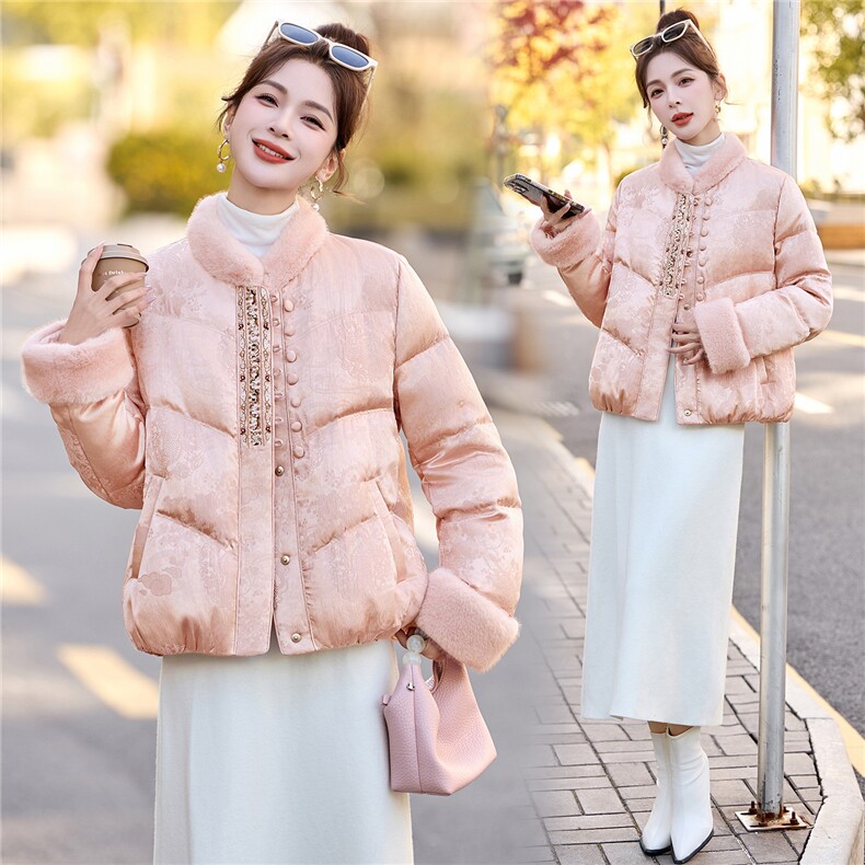 新中式复古鹅绒服2025冬季新款气质过年红色刺绣提花高端保暖外套,女装羽绒服,蓝朵琳