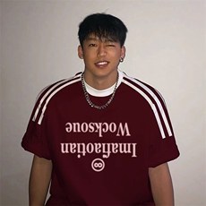 酒红色