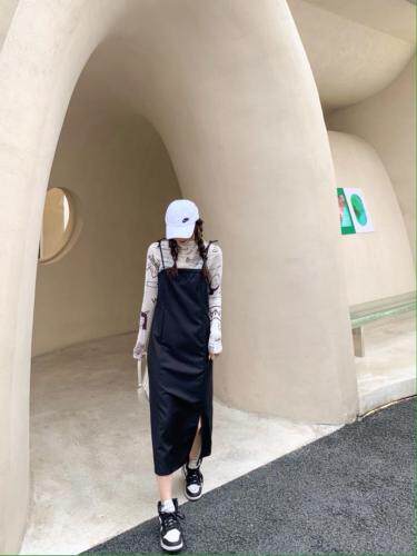 吊带式连衣裙 洋气款图片