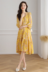 绿色碎花雪纺连衣裙女2025年春季新款高腰显瘦V领中长裙图片