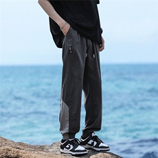 灰色