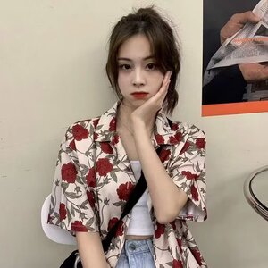 2025新款港风复古印花短袖衬衫女韩版宽松小众设计感学生雪纺衬衣图片