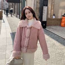 现货好数据25冬装短款月牙皮袢牛角扣皮毛一体182A-8587P185K268，女装皮草，浙宝182A