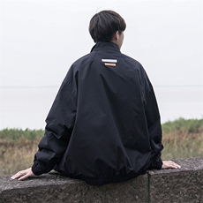 黑色