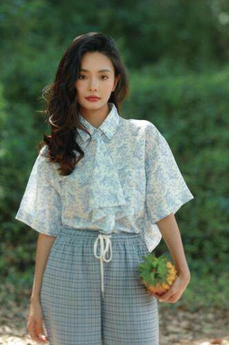 设计复古小衫现货，女装，是爱 SHI AN