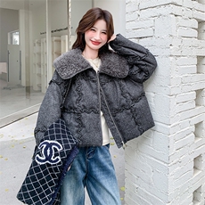 灰色羊羔毛翻领烫钻羽绒服女2025年冬季小个子加厚保暖白鸭绒外套，女装羽绒服，2C110