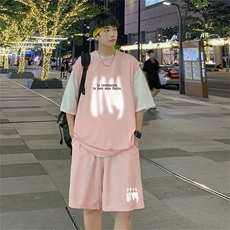 粉红色