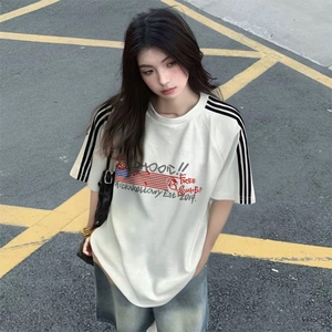 抖音得物品质二开240克宽松纯棉美式潮牌印花三条杠中性风短袖T恤图片