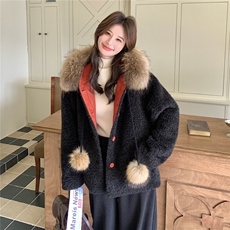 新年战袍貉子毛领皮毛一体外套冬季加厚巨保暖宽松撞色氛围感上衣，女装羊羔毛/颗粒绒，艾米莉亚