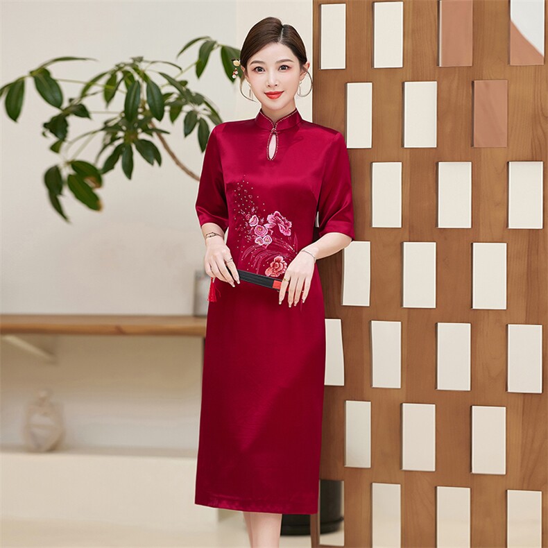 春夏季新款醋酸设计简约喜婆婆刺绣烫钻喜庆中款婚礼旗袍连衣裙,女装汉服/婚纱/旗袍/礼服,小荷流