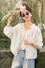 现货2025春装新款绣花时尚防风遮阳防嗮薄外套上衣，女装短外套，木子恋