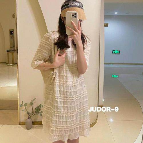 皱皱压花连衣裙，女装连衣裙，欧妮卡蒂蔓