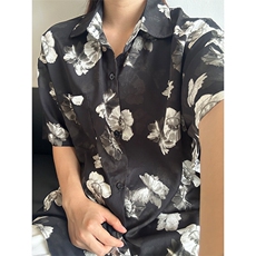 黑色