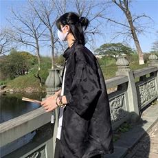 黑色