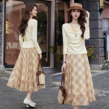 现货2026年春季女新款通用时尚气质优雅针织上衣格子连衣裙两件套，女装套装/套裙，奋斗女王