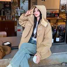 【设计】1C128-A34冬新牛角扣羊羔毛连帽棉服外套P190-K295，女装棉衣/棉服，2D148