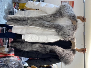洋气富贵门襟银狐大毛领长款皮草羽绒服图片