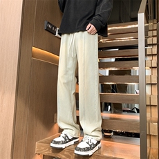 泥黄色