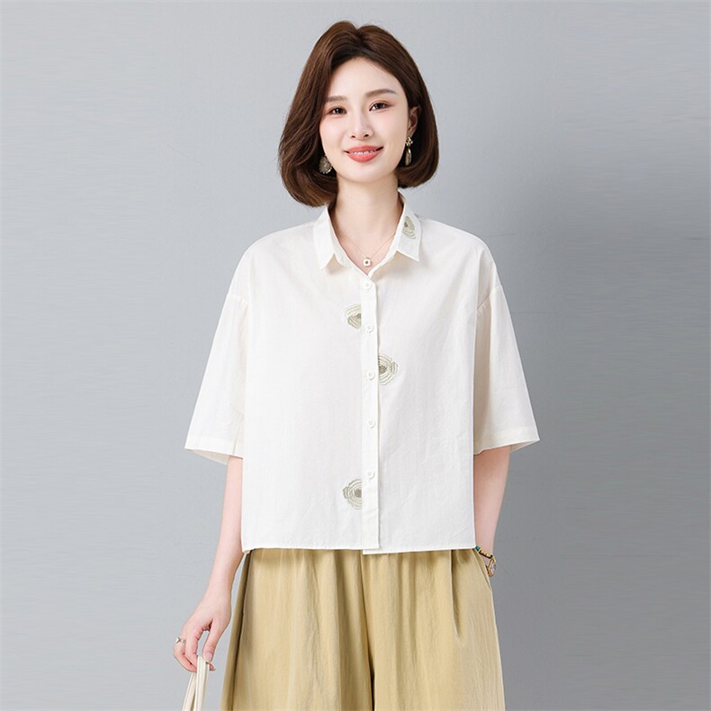 2025年夏季新款百搭薄款宽松休闲短袖衬衫女刺绣翻领休闲纯色上衣，女装衬衫，秋牧寒烟