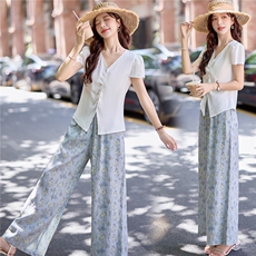 设计感休闲套装女2025夏季新款褶皱V领短袖衬衫碎花宽松阔腿长裤，女装套装/套裙，难舍钰依