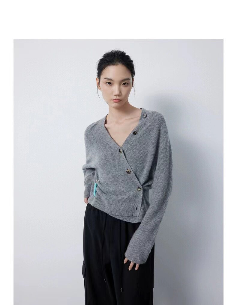 新款时尚羊绒V领针织衫女绒感宽松羊绒衫图片
