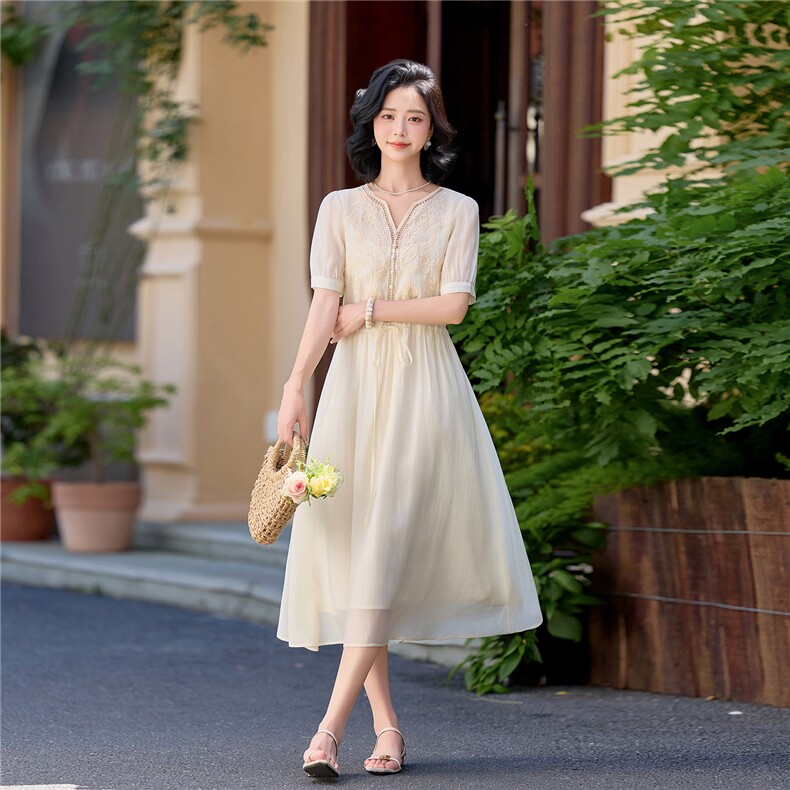 气质贵夫人刺绣天丝连衣裙女2026夏季新款高级感时尚巨好看收腰裙,女装连衣裙,水衣源