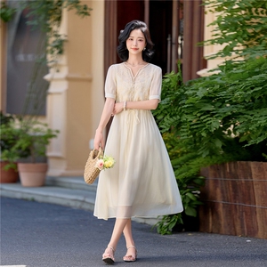 气质贵夫人刺绣天丝连衣裙女2026夏季新款高级感时尚巨好看收腰裙图片