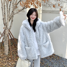 浅蓝色软糯皮毛一体羊羔毛外套女秋冬2025新款温柔甜美巨好看棉服，女装皮草，2C332