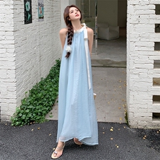 法式无袖挂脖连衣裙女2025夏季新款气质高级感绝美超仙度假风长裙，女装连衣裙，浙宝305