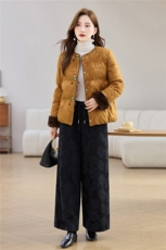 现货2025年冬装白鸭绒羽绒服新中式提花加厚加绒套装女休闲阔腿裤，女装羽绒服，璐依舞