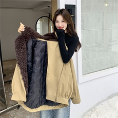 现货：冬装新款拼接羊羔绒翻领休闲派克羽绒服2C135-8953P265K418，女装羽绒服，2C135