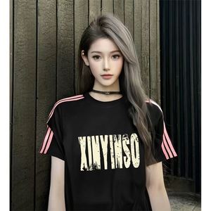 抖音得物品质二开240克宽松纯棉美式潮牌印花三条杠中性风短袖T恤图片