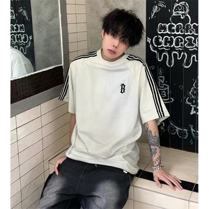 抖音得物品质二开240克宽松纯棉美式潮牌印花三条杠中性风短袖T恤图片