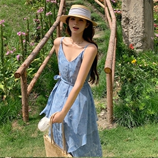 法式复古气质蕾丝吊带连衣裙女夏季新款设计感小众收腰显瘦长裙子，女装连衣裙，浙宝305