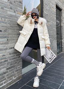 大毛领羽绒服图片
