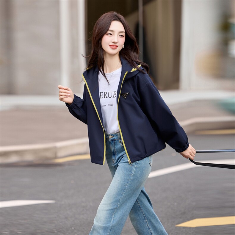 2025年春秋新款时尚连帽棉服短款休闲运动风外套上衣,女装短外套,秀美人生