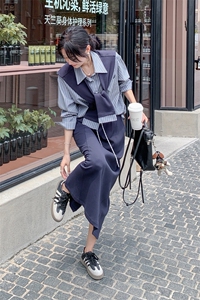 韩系早秋穿搭上衣半身裙套装女2025新款松弛感披肩条纹衬衫三件套图片