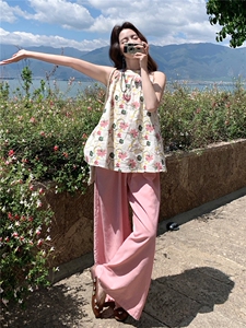 复古重工刺绣挂脖碎花背心阔腿裤两件套2026夏季新款超好看的套装图片