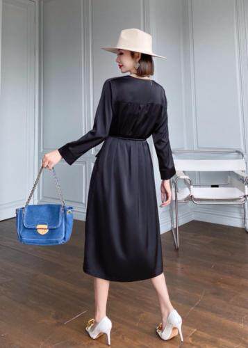 【现货】秋季新款-小V连衣裙，女装连衣裙，陆氏青云