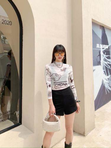 涂鸦打底衫时髦洋气，女装，Queena PHoebe