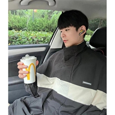 黑色