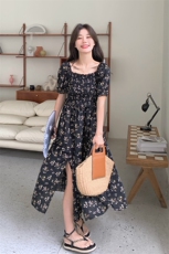 法式温柔风碎花连衣裙女2025新款夏季优雅开叉设计收腰显瘦小黑裙，女装连衣裙，帛锦泉