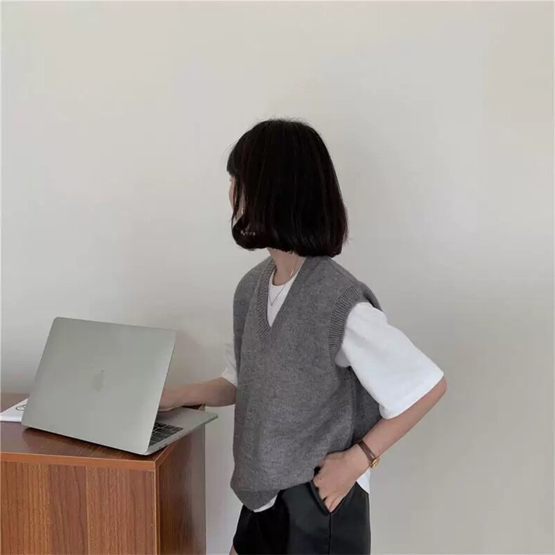 V领针织马甲女宽松秋冬新款灰色羊毛马夹背心毛衣小坎肩外搭，女装马甲，唯若美羊绒