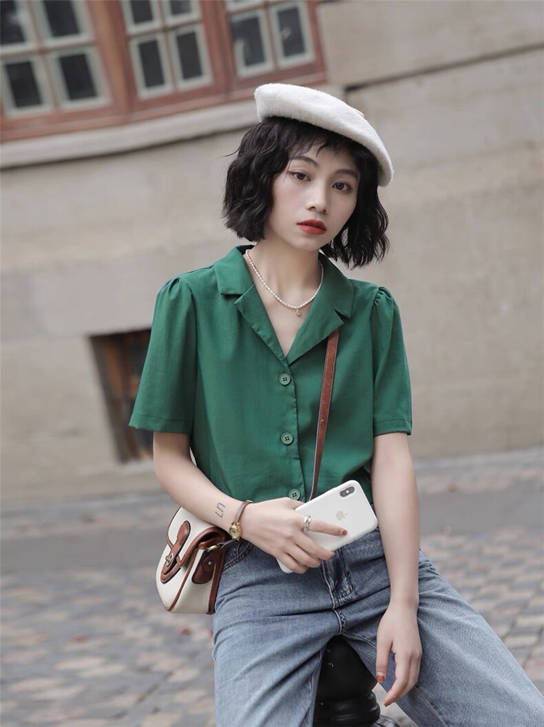 休闲短袖衬衫女夏复古墨绿色上衣v领衬衣小众港风设计感图片