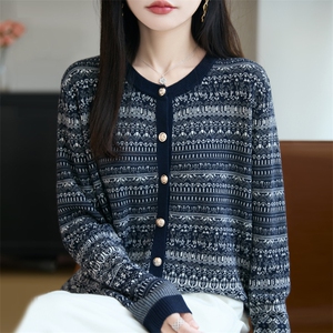 法式拼色精纺羊毛开衫女圆领提花长袖针织毛衣宽松羊绒衫外套上衣图片