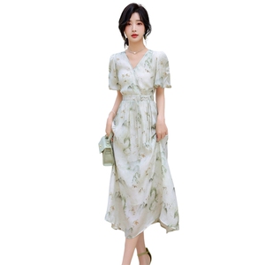 新中式印花连衣裙女夏季2024新款V领长款显瘦收腰盘扣裙子图片