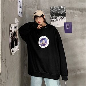 【】A003-HW3122-P50新款掩泣北极熊印花卫衣 女模图片