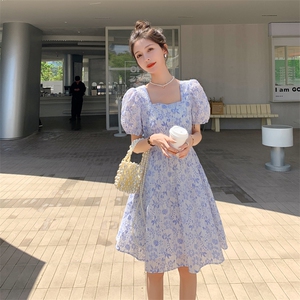 法式方领碎花连衣裙女雪纺中短款夏2025流行气质收腰泡泡袖裙子图片